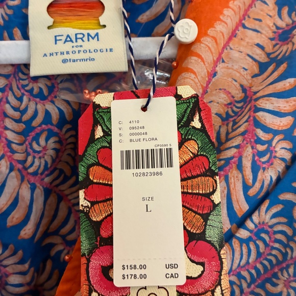 Anthropologie Vneck flutter sleeve women’s top - Picture 2 of 5